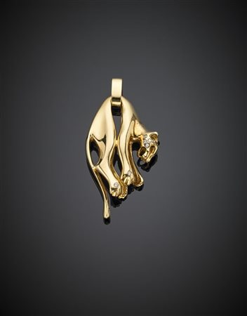 Pendente a pantera in oro giallo e piccoli diamanti a rifinirlo, g 25,37, lungh
