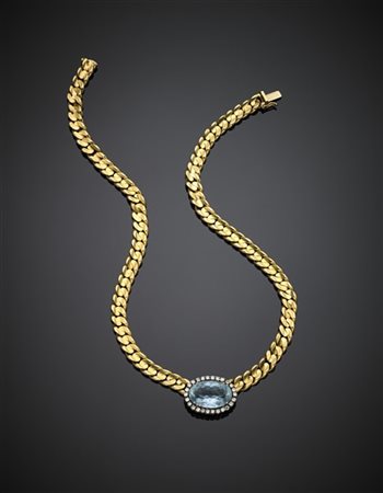 Collier a catena in oro giallo con centrale in oro bianco, acquamarina ovale di