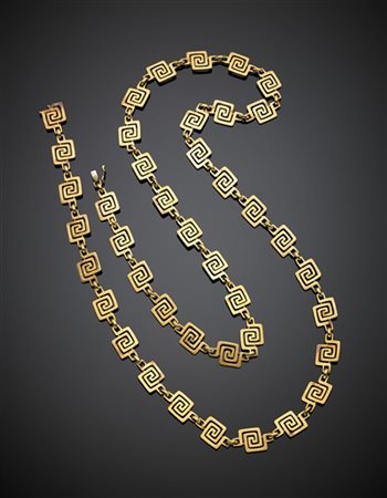 Collana lunga modulare a greche in oro giallo, g 84,17, lungh. cm 94,50 circa.
