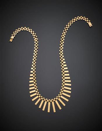 Collier modulare in oro giallo a frangia, g 27,85, lungh. cm 40,50 circa. March