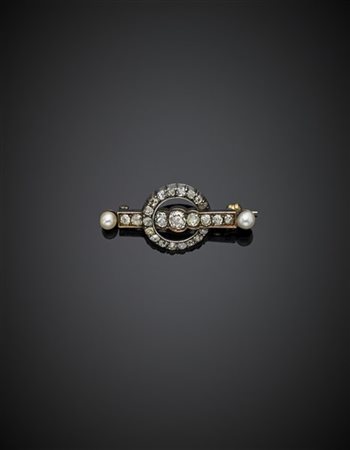 Spilla in oro giallo e argento rifinita con diamanti old mine di varia forma e