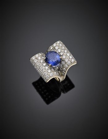 Anello a libro in oro bianco e diamanti a pavè per complessivi ct. 3 circa con