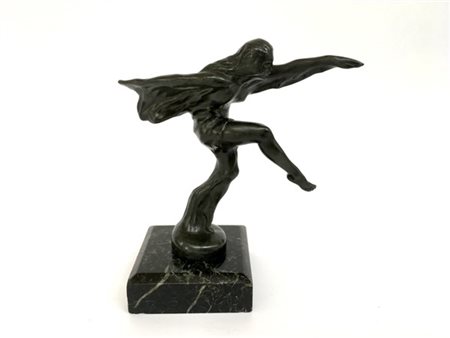 Max Le Verrier "Danzatrice" scultura in bronzo poggiante su basamento in marmo,