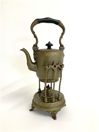 Piccolo samovar in metallo (h cm 37) (lievi difetti)