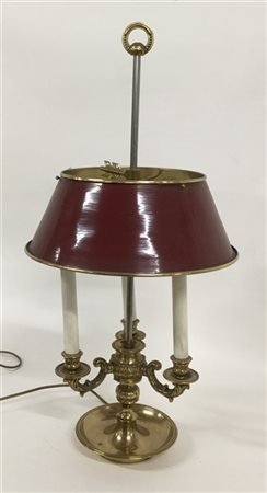 Lampada bouillotte in metallo dorato a tre fiamme con paralume in metallo smalt