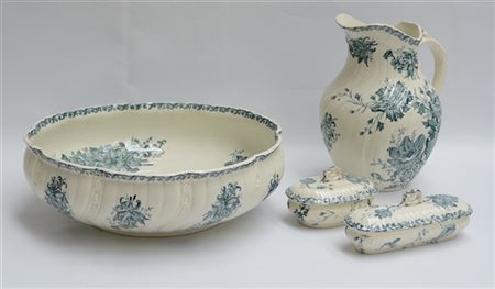 Manifattura francese Saint Amand, set da toilette in ceramica decorata a motivi