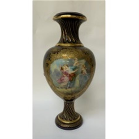 Vaso in porcellana blu dipinto con scena galante e rilievi dorati (h cm 42) (gr