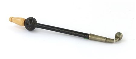 Pipa in legno e avorio (lungh. cm 37)