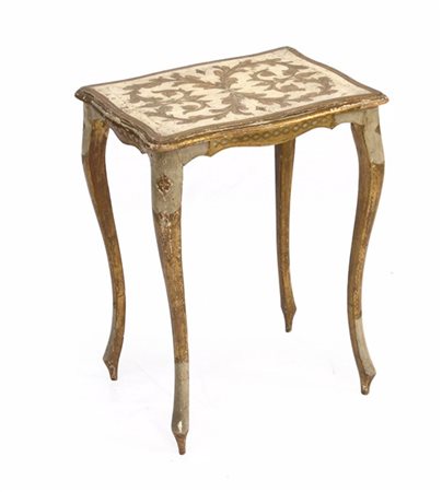 Tavolino con gambe mosse in legno laccato e dorato (cm 41x55x33) (difetti)