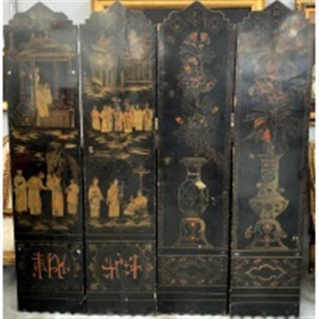 Paravento a quattro ante in legno laccato con dorature, decorato con figure (h.