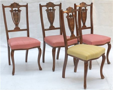 Gruppo di quattro sedie in mogano con schienale a giorno, cartella e cimasa int