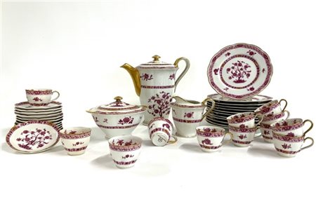 Manifattura francese. Servizio da caffè in porcellana dipinto a motivi naturali