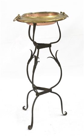 Fioriera a tripode in ferro battuto con vasca in rame (h cm 82) (gravi difetti)