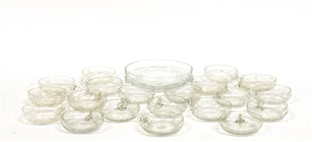 Servizio da dessert composto da venti coppette ed una ciotola biansata, in vetr