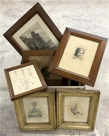 Cartone contenente nove incisioni di soggetto ed epoche differenti, in cornici