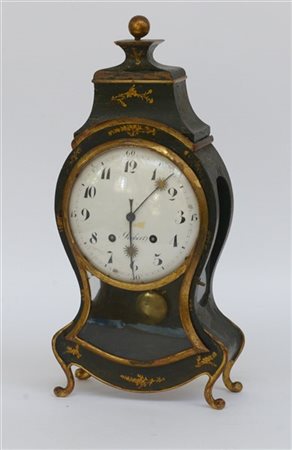 "ROBERT
Pendola da camino con cassa in legno laccato e dorato quadrante a smalt