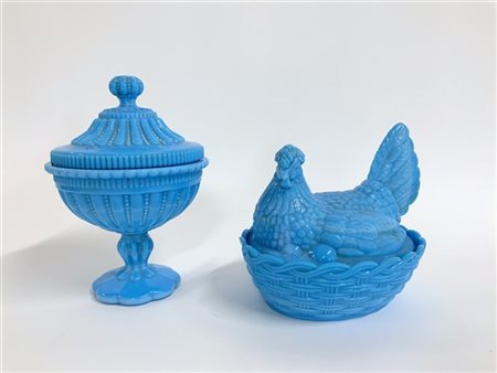 Lotto composto da una biscottiera e un contenitore a forma di chioccia sul cest