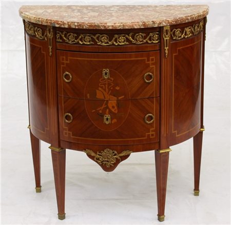 Piccola commode demilune con due cassetti, decorata con filettature, piccoli intarsi e guarnizioni in metallo dorato. Piano in marmo (cm 75x80x38)(lievi difetti)