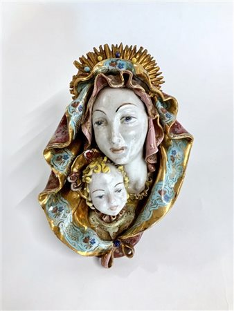 Firma indecifrata, ''Madonna con bambino'', scultura in porcellana policroma fi