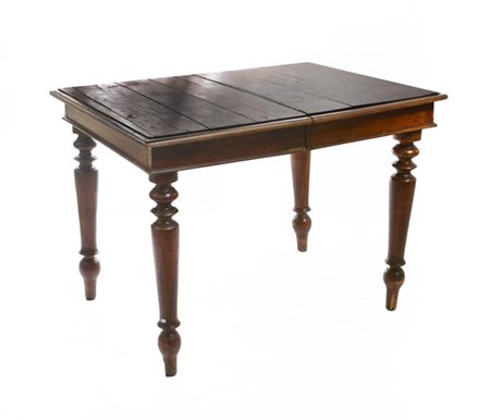 Tavolo allungabile con gambe tornite privo di prolunghe. Fine sec. XIX (cm 110x