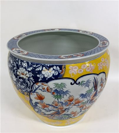 Vasca cinese per pesci in porcellana decorata in policromia a motivi floreali s