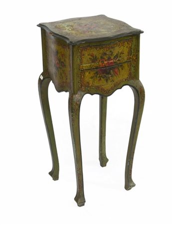 Comodino in legno laccato con fronte a due cassetti e gambe di forma mossa (34x