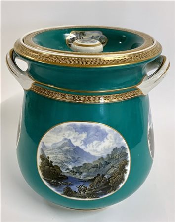 Rinfrescatoio biansato in porcellana decorato a scene con paesaggi. Francia, XI