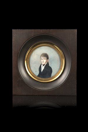 Maestro del secolo XIX "Ritratto di nobiluomo" minatura tonda su avorio, iscrit