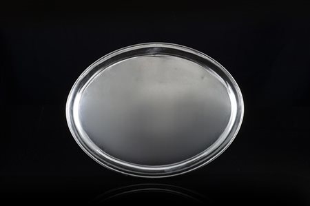 Vassoio di forma ovale in argento liscio. Ducato di Modena e Reggio. Argentiere