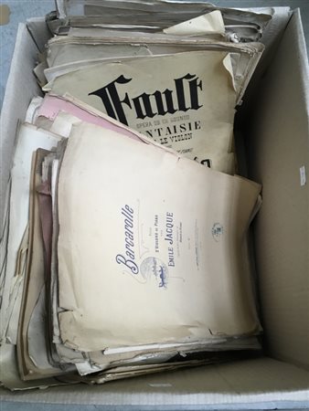 [MUSICA] Lotto contenente numerosi spartiti musicali di cui alcuni incisi in ra