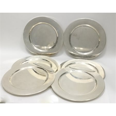 Gruppo di sei sottopiatti in argento con bordo liscio (gr 3000 ca) (d cm 30)