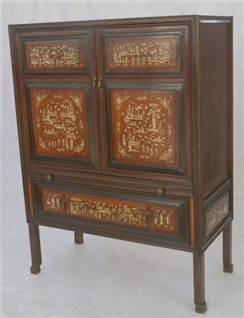 Mobile bar a due ante, un cassetto e pianetto estraibile, intarsiato in avorio