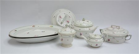 Manifattura di Vienna. 
Lotto composto da sette pezzi diversi in porcellana dec