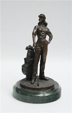 Ignoto, "Giocatrice di golf", scultura in bronzo su base in marmo verde (H tot