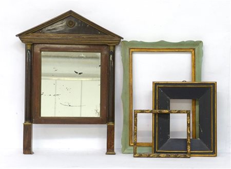 Lotto composto da una specchierina timpano stile impero e tre cornicette divers