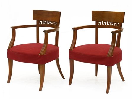 Coppia di poltrone in stile "Direttorio" con schinale curvo traforato a "greca"