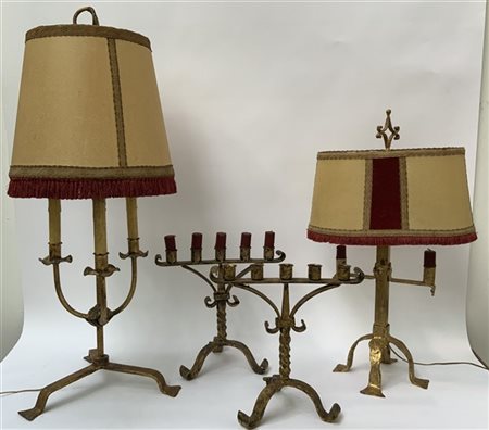 Lotto composto da una coppia di candelabri a cinque fiamme e due lampade di ana