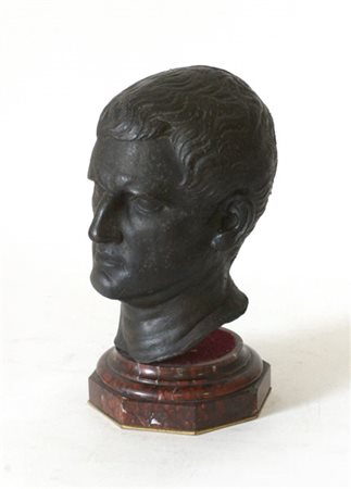 Scultore dell'inizio del sec XX "Imperatore Ottaviano", busto in bronzo (h cm 2