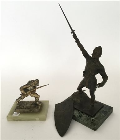 Lotto composto da un bronzo raffigurante Alberto da Giussano ed uno raffigurant