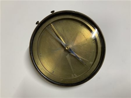 Grande bussola incisa in ottone firmata Mattioli e Canettoni a destra, Milano 1