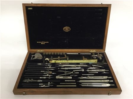 Grande scatola di compassi in legno, completa, marca Richter Cartoleria Sacerdo