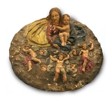 Arte del sec. XVIII "Madonna con cherubini" cartapesta policroma (d cm 45) (gra
