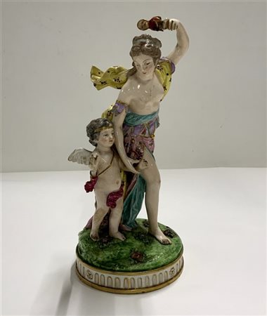 Manifattura di Vienna sec XVIII ''figura mitologica'' scultura in porcella deco