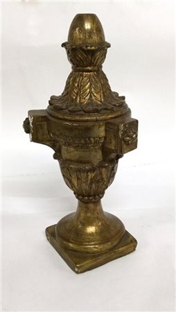 Portapalme a forma di vaso in legno intagliato e dorato fine XVIII secolo (h cm