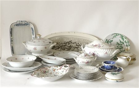 Manifatture diverse,
lotto composto da una parte di servizio di piatti, due zup