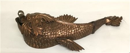 Vaso porta acqua pensile in rame a forma di delfino, firmato G. Kopp.Bozen, Ini