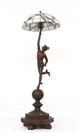 Lampada da tavolo con fusto in bronzo a forma di Mercurio che sorregge il paral