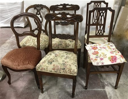 Lotto composto da due coppie di sedie unite a due sedie diverse di intagli ed e