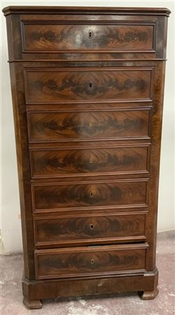 Settimanale in noce con cassetti lastronati in radica fine sec, XIX (cm 70x140x