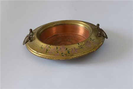 Braciere biansato in rame, ottone e bronzo di forma circolare (d cm 31) (difett